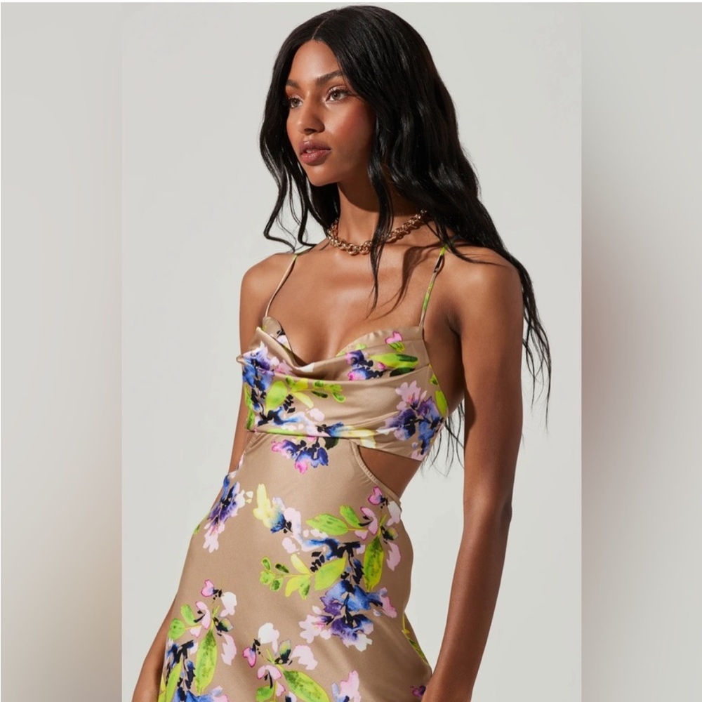 Astr Colette floral satin dress - Picture 2 of 4